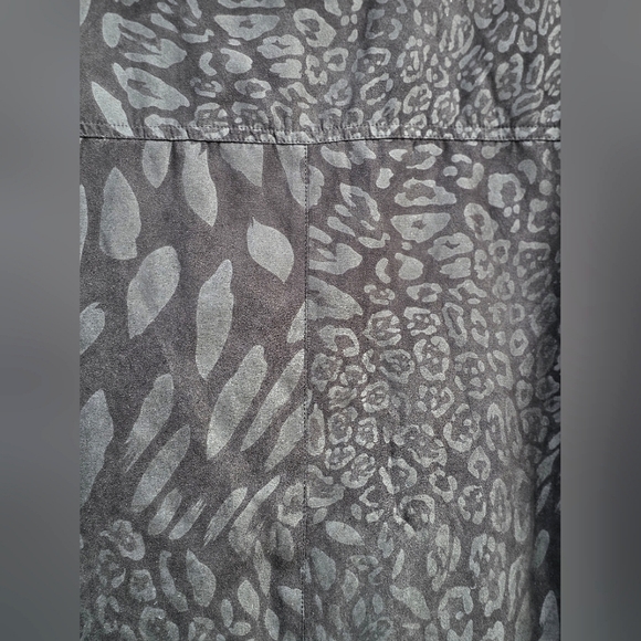 Erin London Black Suede Leopard/Animal Print Collared Button up Blouse Top - Picture 13 of 14